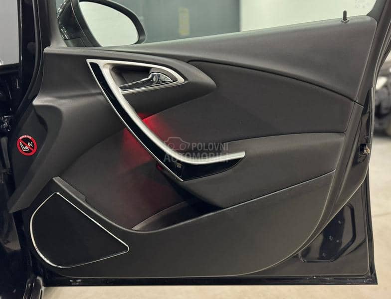 Opel Astra J 1.4T XEN/NAV CH