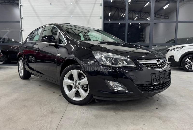 Opel Astra J 1.4T XEN/NAV CH