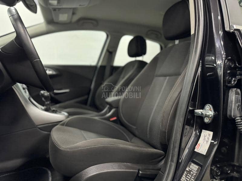 Opel Astra J 1.4T XEN/NAV CH