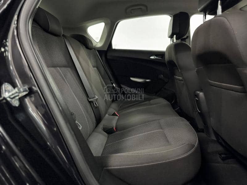 Opel Astra J 1.4T XEN/NAV CH