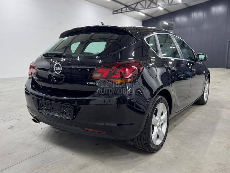 Opel Astra J 1.4T XEN/NAV CH