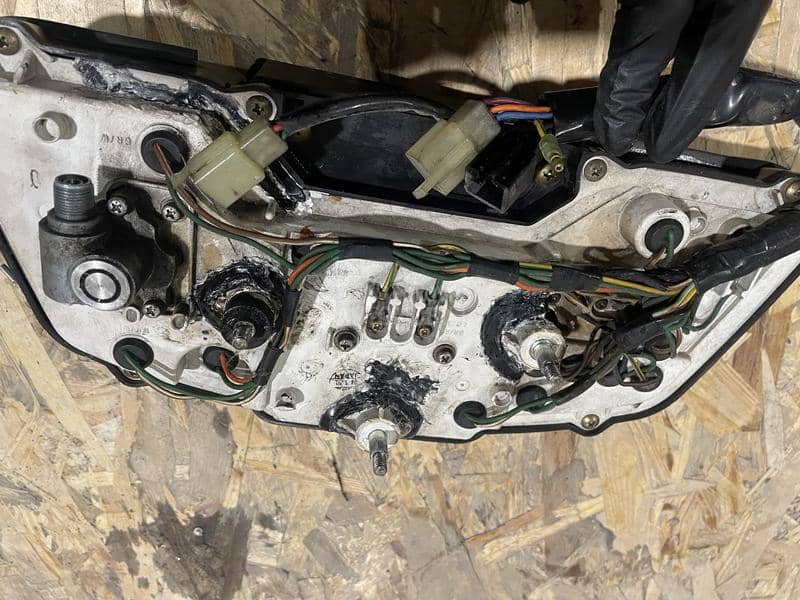 Honda VFR 750 God. DELOVI