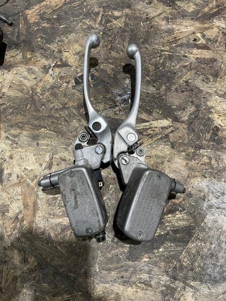 Honda VFR 750 God. DELOVI