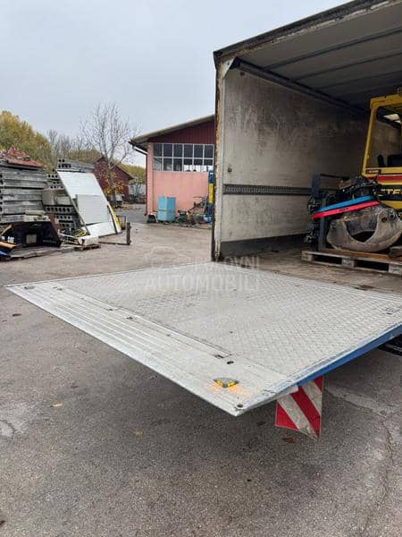 Sanduk i rampa 7,3m Man