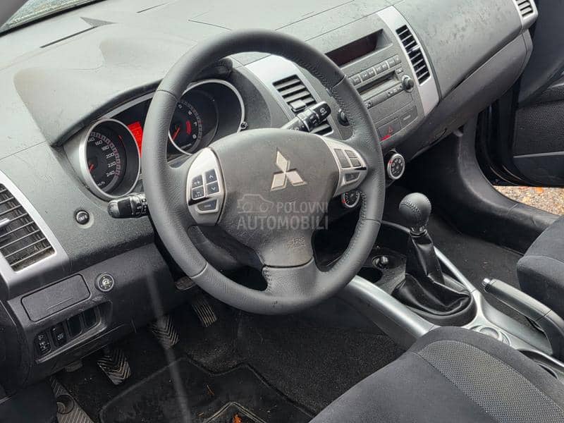 Mitsubishi Outlander 2.4b TNG 4X4