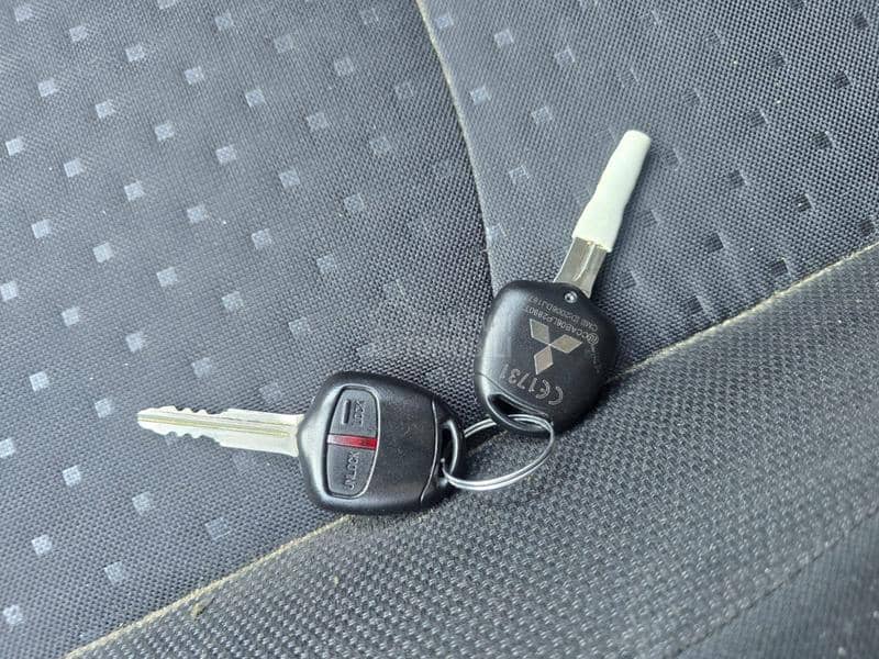 Mitsubishi Outlander 2.4b TNG 4X4