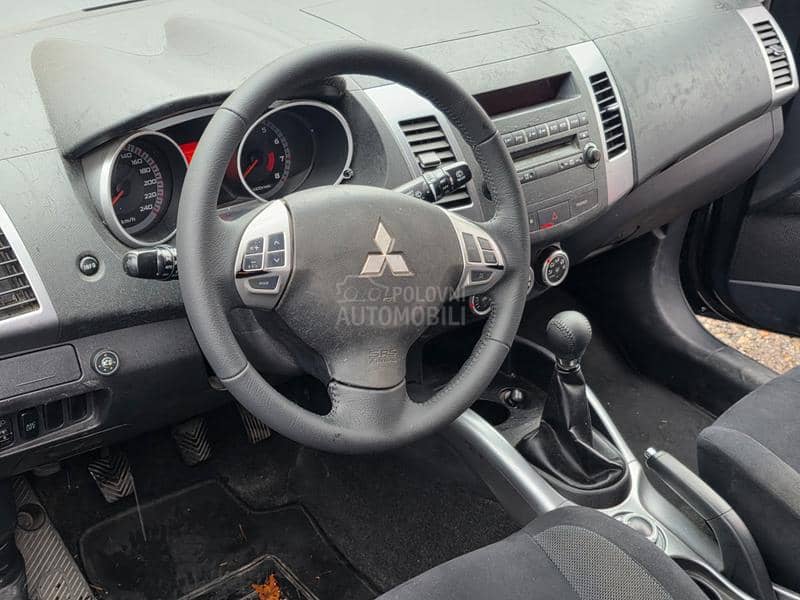Mitsubishi Outlander 2.4b TNG 4X4