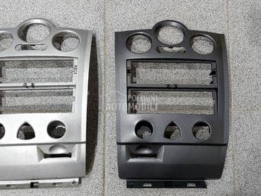 Maska oko CD-a za Renault Megane od 2002. do 2008. god.