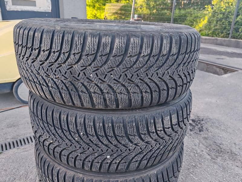 Kumho 215/60 R16 Zimska
