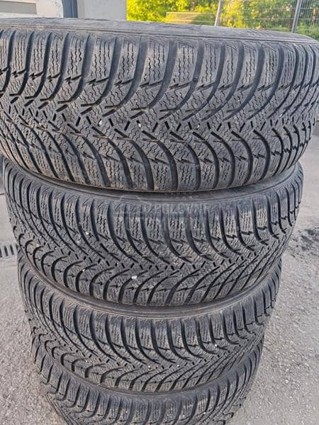 Kumho 215/60 R16 Zimska