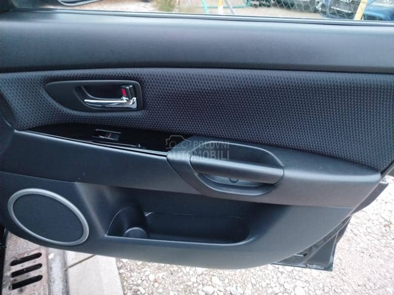 Mazda 3 1.6i  u.v.o.z  C H