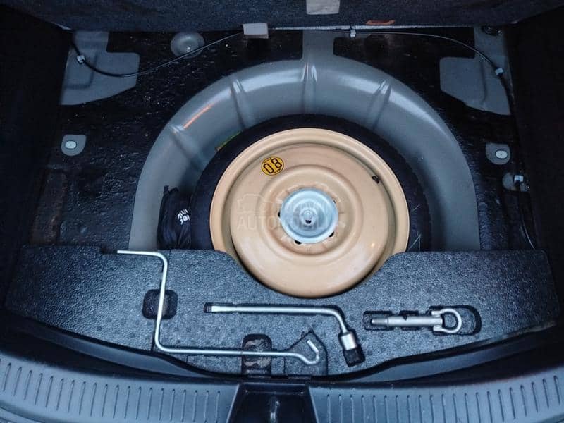 Mazda 3 1.6i  u.v.o.z  C H