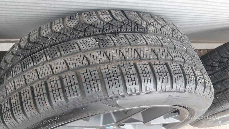 Pirelli 245/45 R19 Zimska
