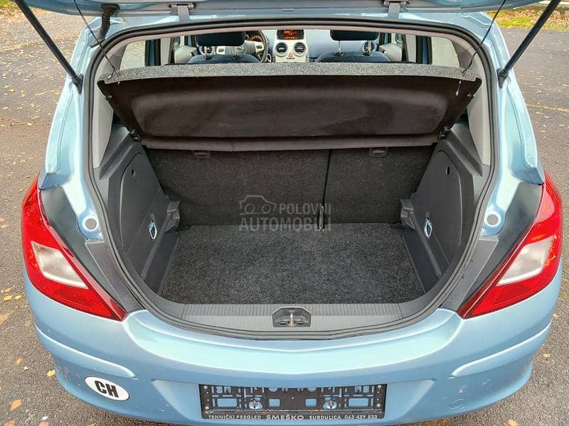 Opel Corsa D 1.4i 16v SVAJCARSKA