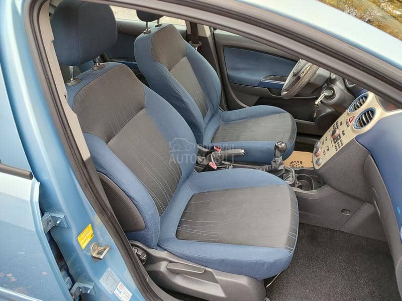 Opel Corsa D 1.4i 16v SVAJCARSKA