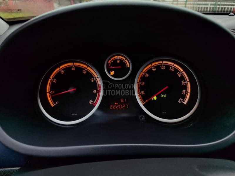 Opel Corsa D 1.4i 16v SVAJCARSKA