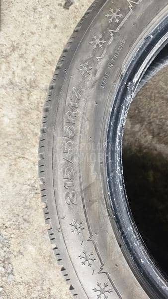 Dunlop 215/55 R17 Zimska