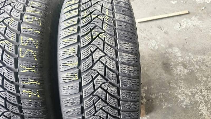 Dunlop 215/55 R17 Zimska