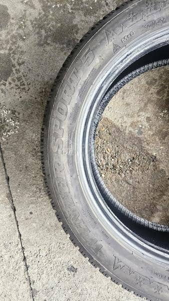 Dunlop 215/55 R17 Zimska