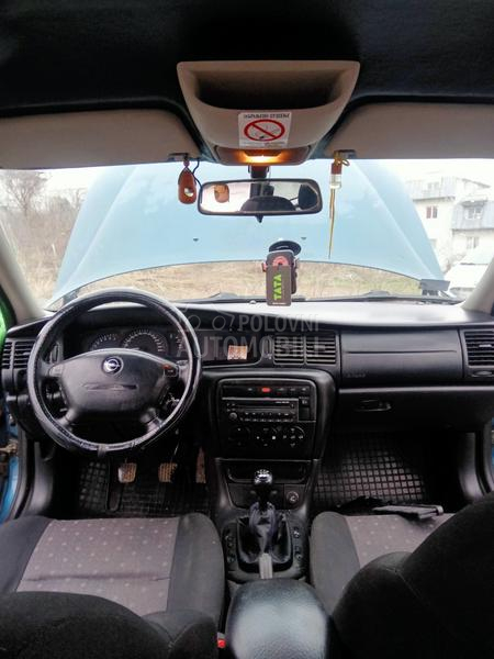 Opel Vectra B 1.8 16v.
