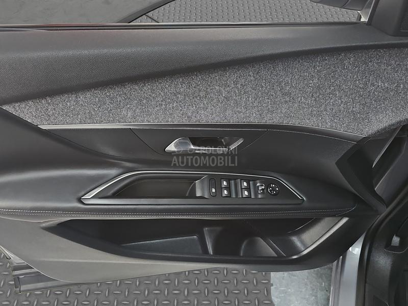 Peugeot 3008 ODLIČAN/AUTO