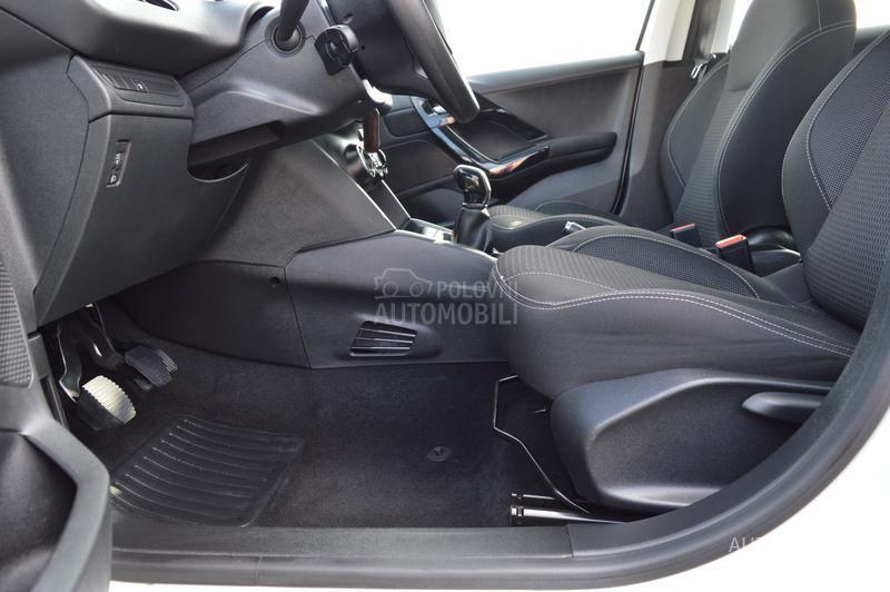 Peugeot 208 1.2 PureTech82 Premi
