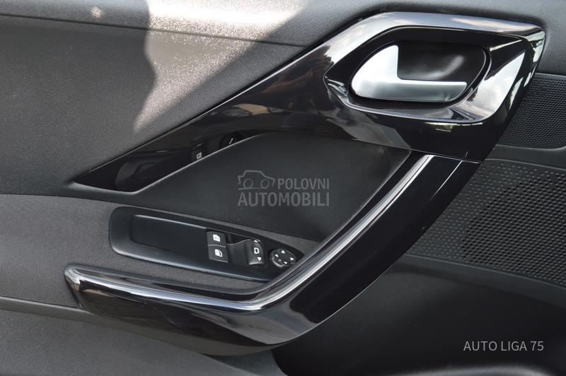 Peugeot 208 1.2 PureTech82 Premi