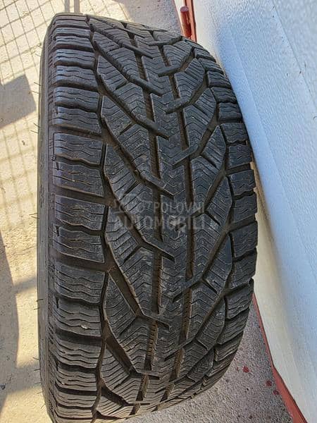 Tigar 225/40 R18 Zimska