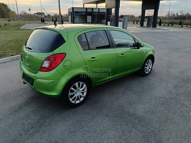 Opel Corsa D 1.4 Satellite