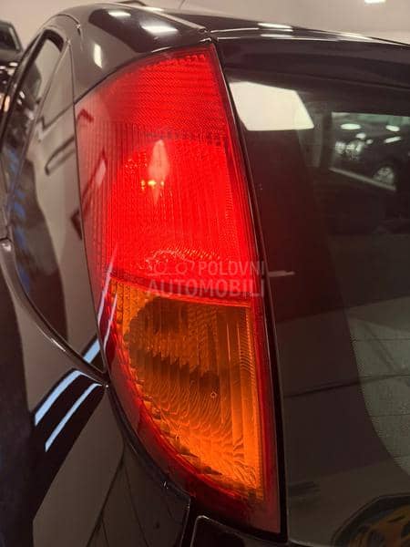 Ford Focus 1.4 AMBIENTE KAONOV