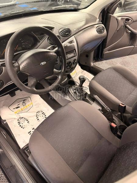 Ford Focus 1.4 AMBIENTE KAONOV