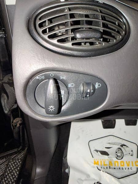 Ford Focus 1.4 AMBIENTE KAONOV