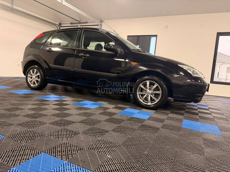 Ford Focus 1.4 AMBIENTE KAONOV