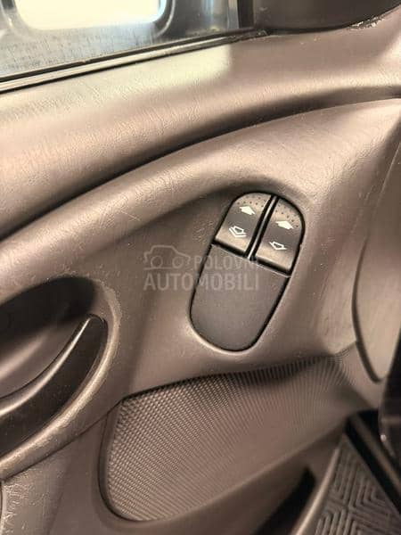 Ford Focus 1.4 AMBIENTE KAONOV