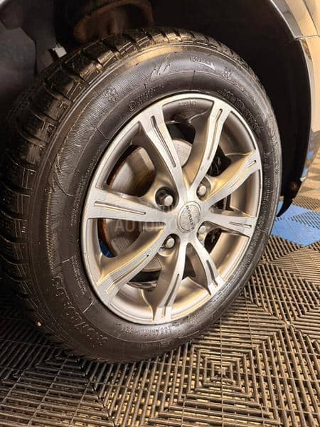 Ford Focus 1.4 AMBIENTE KAONOV