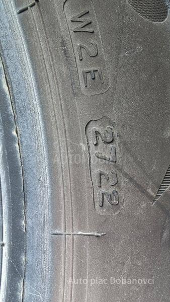 Bridgestone 215/55 R17 Zimska