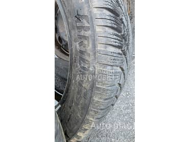Bridgestone 215/55 R17 Zimska