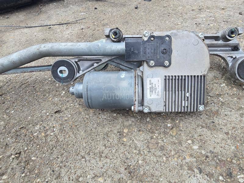 Prednji motor brisača