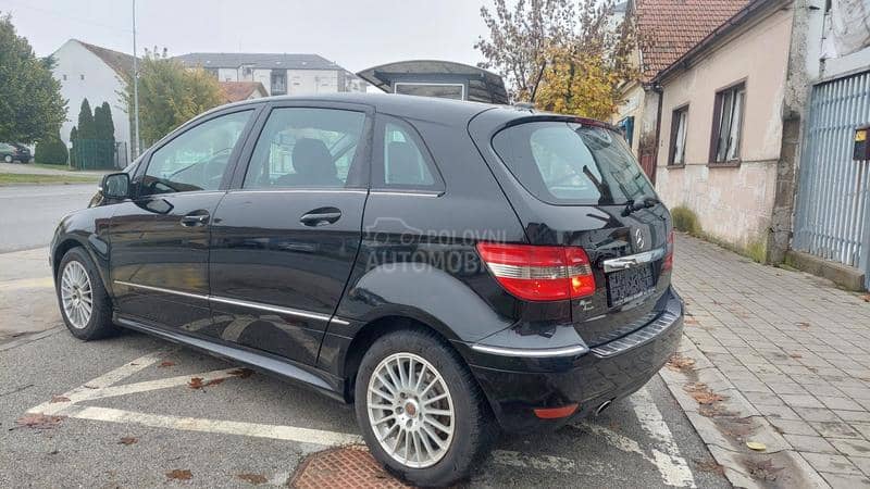 Mercedes Benz B 180 