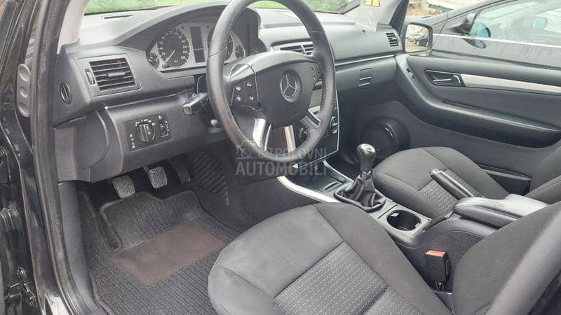 Mercedes Benz B 180 
