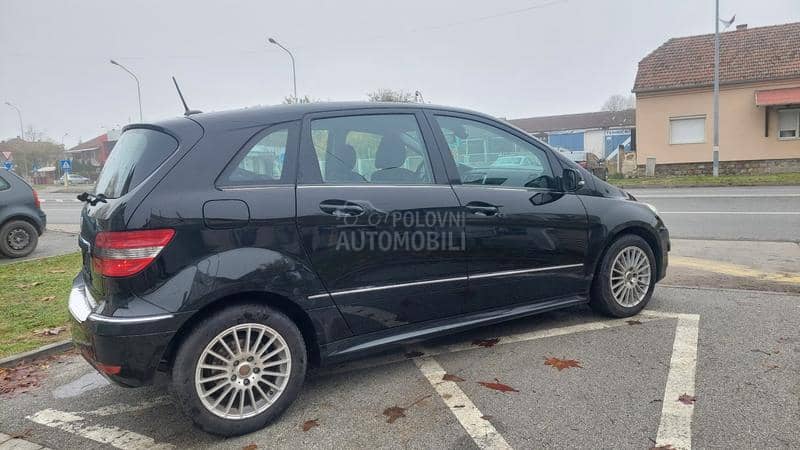 Mercedes Benz B 180 