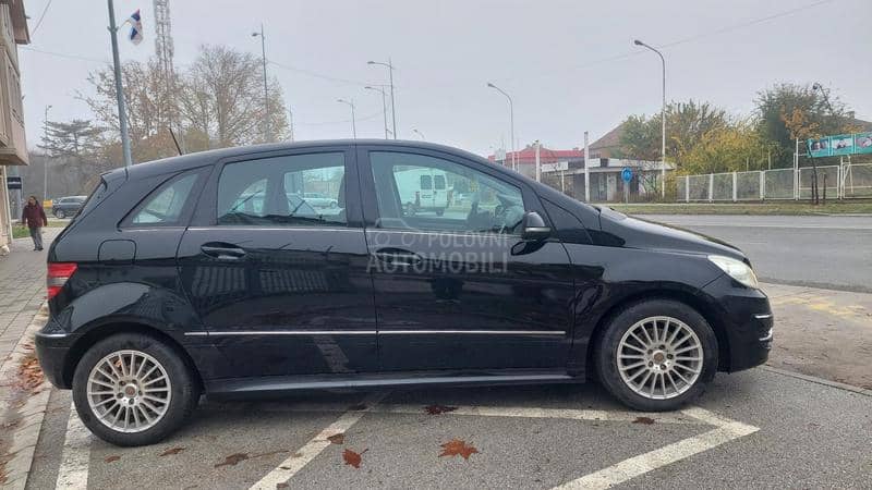 Mercedes Benz B 180 