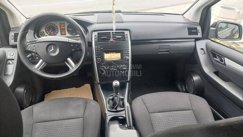 Mercedes Benz B 180 