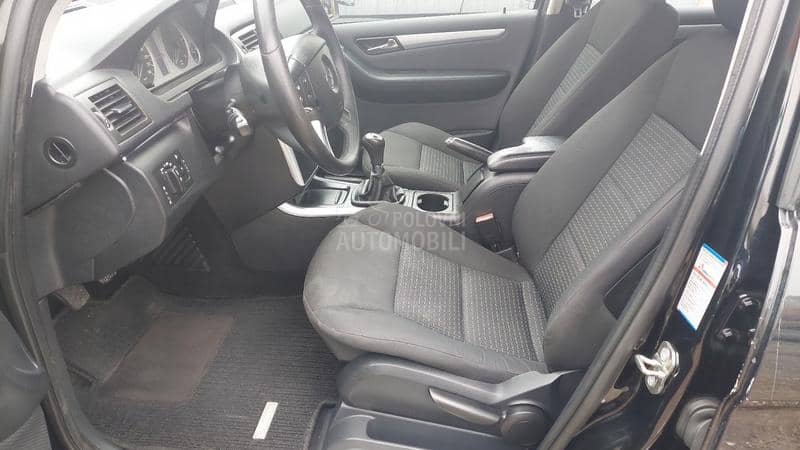 Mercedes Benz B 180 