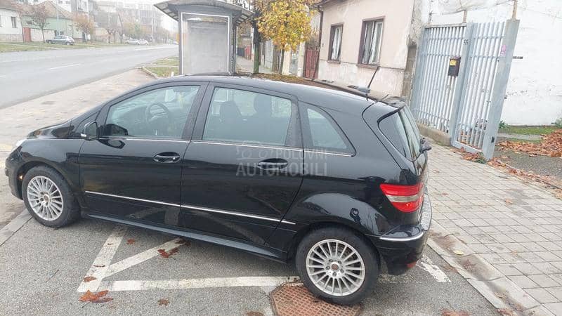 Mercedes Benz B 180 