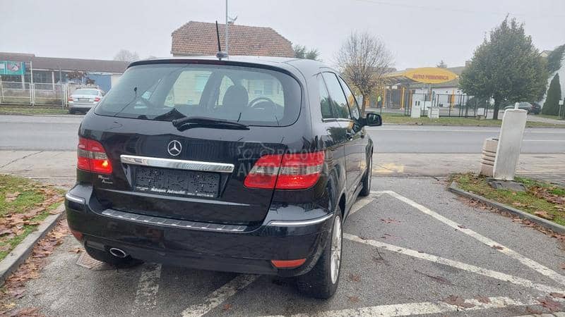 Mercedes Benz B 180 