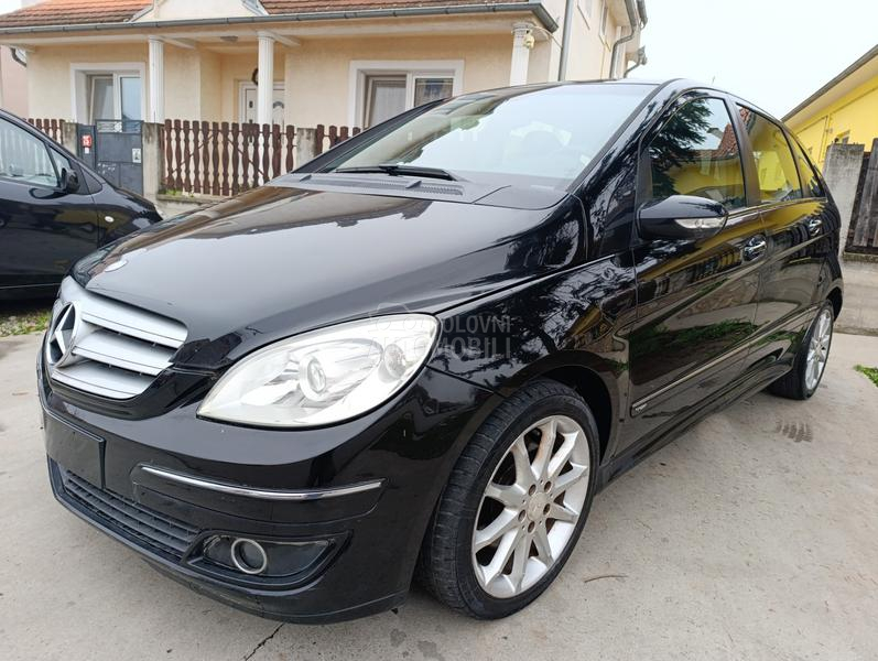 Mercedes Benz B 180 