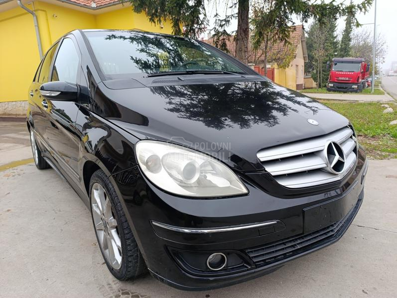 Mercedes Benz B 180 