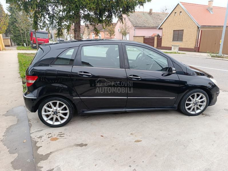 Mercedes Benz B 180 