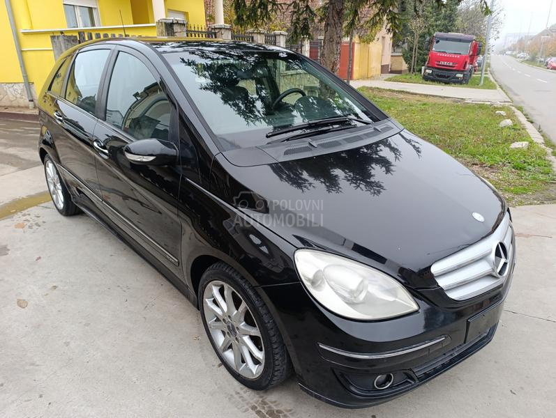 Mercedes Benz B 180 